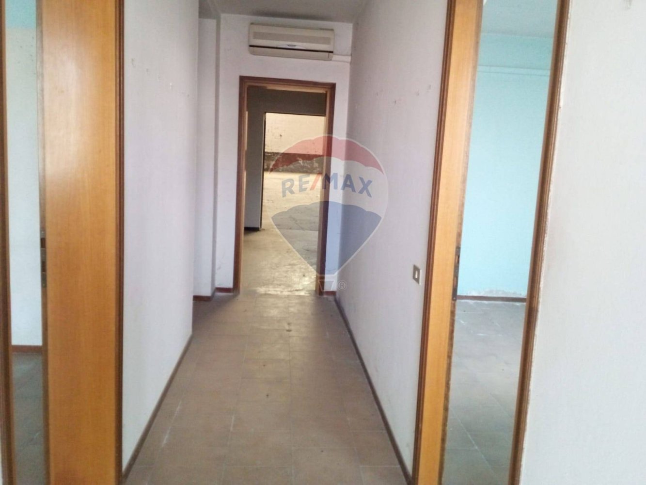 1638m² Warehouse in Casalmaggiore, Italy No. 265351