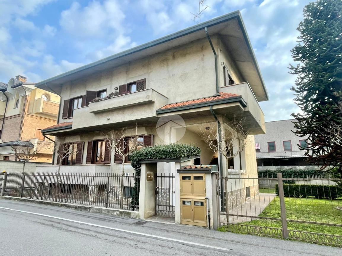 6 rooms Villa in Lissone, Italy No. 234488
