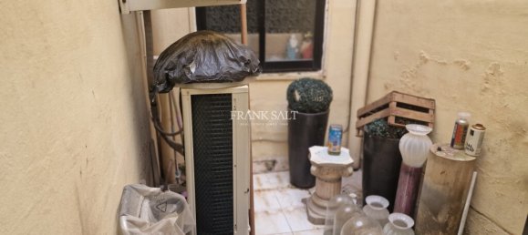 Tienda en Fgura, Malta No. 13195 3