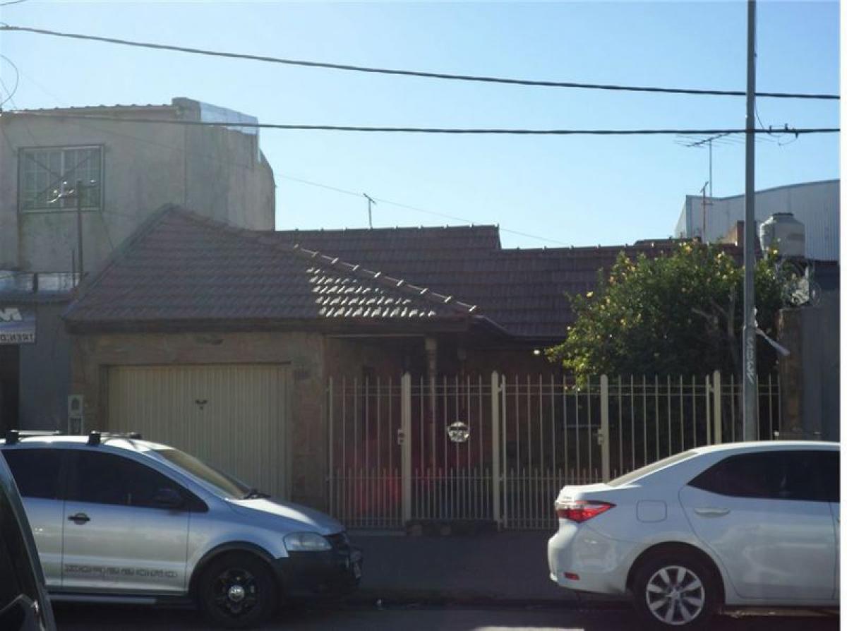 2 bedrooms House in Lanus, Argentina No. 8286