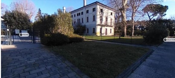 3 rooms Apartment in Jesolo, Italy No. 9009 6