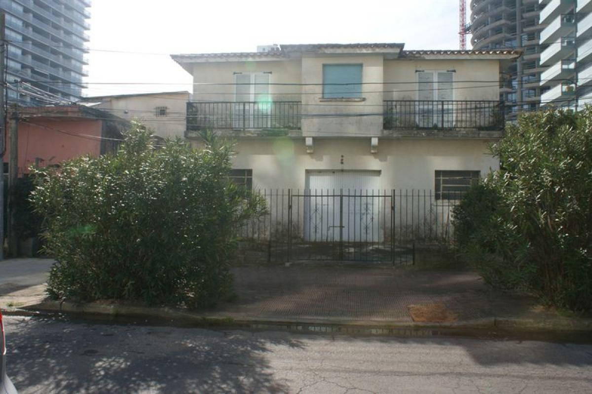 Casa de 3 dormitorios en Punta del Este, Uruguay No. 12529