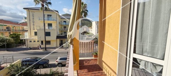 Квартира с 2 спальнями в Пьетра Лигуре, Италия № 358972 16