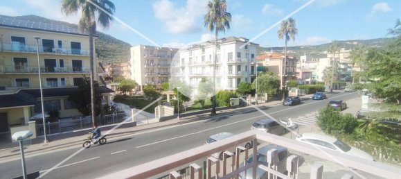 Квартира с 2 спальнями в Пьетра Лигуре, Италия № 358972 19