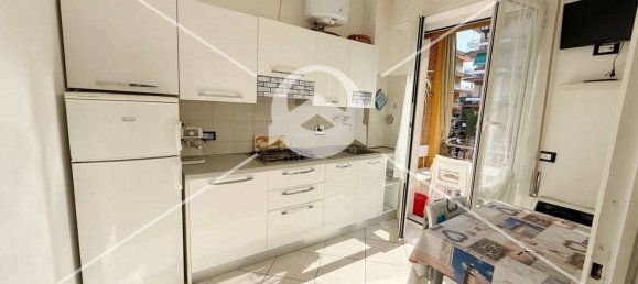 Квартира с 2 спальнями в Пьетра Лигуре, Италия № 358972 4