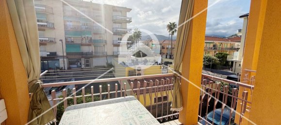 Квартира с 2 спальнями в Пьетра Лигуре, Италия № 358972 6