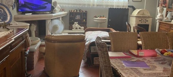 8 rooms House in Carrara, Italy No. 48122 2