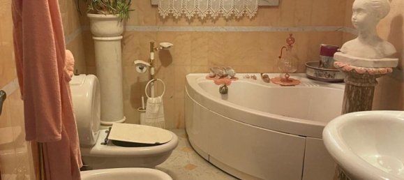 8 rooms House in Carrara, Italy No. 48122 14