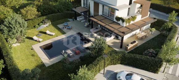 Villa de 4 dormitorios en Estepona, Spain No. 101899 2