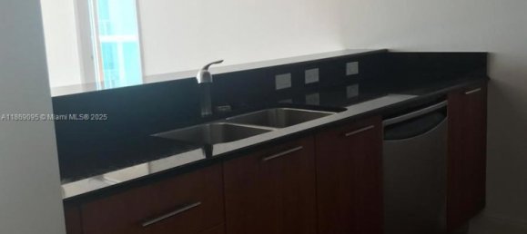 2 Schlafzimmer Gewerbliche Immobilien in Miami, USA, Nr. 614794 3