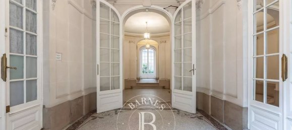 4 bedrooms Apartment in Paris, France No. 174085 5