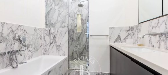 4 bedrooms Apartment in Paris, France No. 174085 22