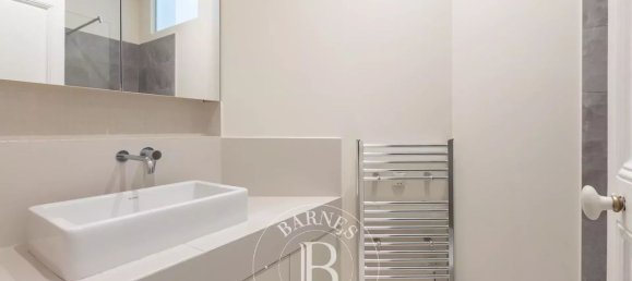 4 bedrooms Apartment in Paris, France No. 174085 16