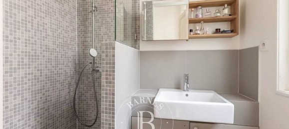 4 bedrooms Apartment in Paris, France No. 174085 12