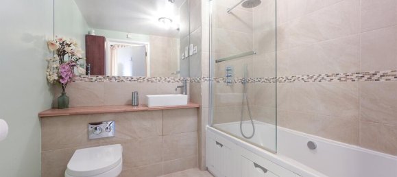 2 bedrooms Penthouse in Epsom, United Kingdom No. 9763 9