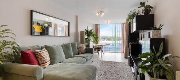 2 bedrooms Penthouse in Epsom, United Kingdom No. 9763 6