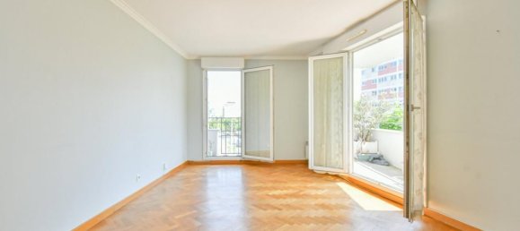 2 bedrooms Apartment in Montrouge, France No. 151358 3
