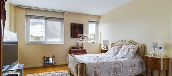 3 bedrooms Apartment in Paris, France No. 182948 9