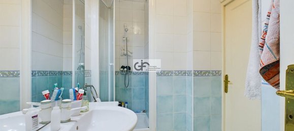 3 bedrooms Apartment in Paris, France No. 182948 3