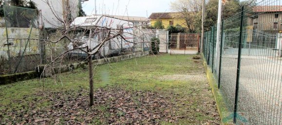 Дом с 3 комнатами в Удине, Италия № 21833 4