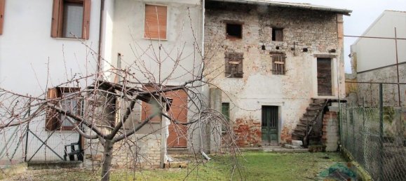 Дом с 3 комнатами в Удине, Италия № 21833 2