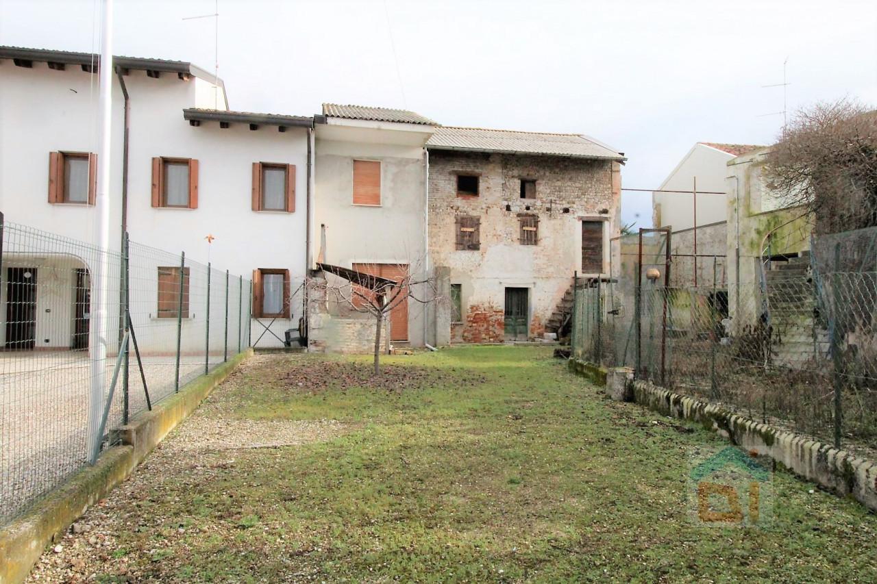 Дом с 3 комнатами в Удине, Италия № 21833