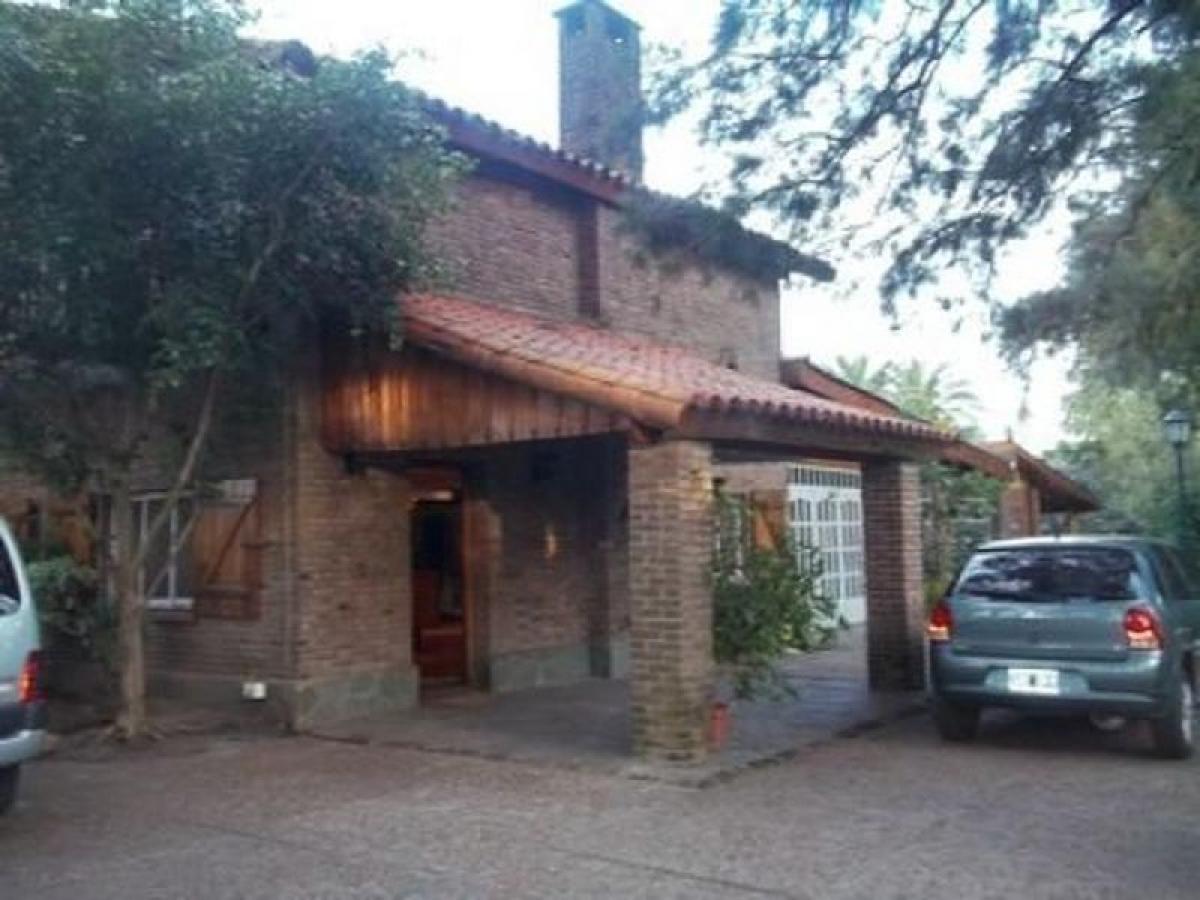 3 bedrooms Commercial property in Ituzaingo, Argentina No. 104673