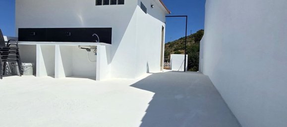 5 bedrooms Townhouse in Pedreguer, Spain No. 185756 3