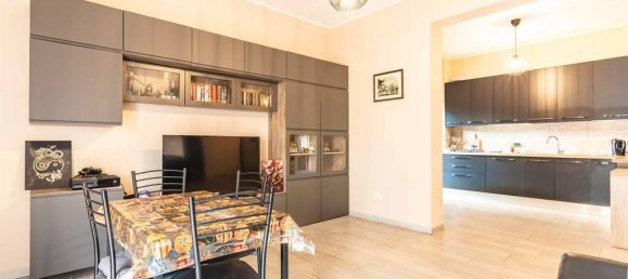 3 rooms Apartment in Rome, Italy No. 28853 4