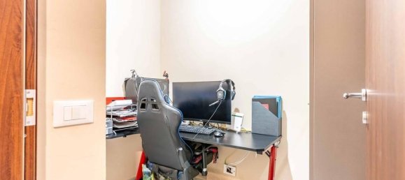 3 rooms Apartment in Rome, Italy No. 28853 28