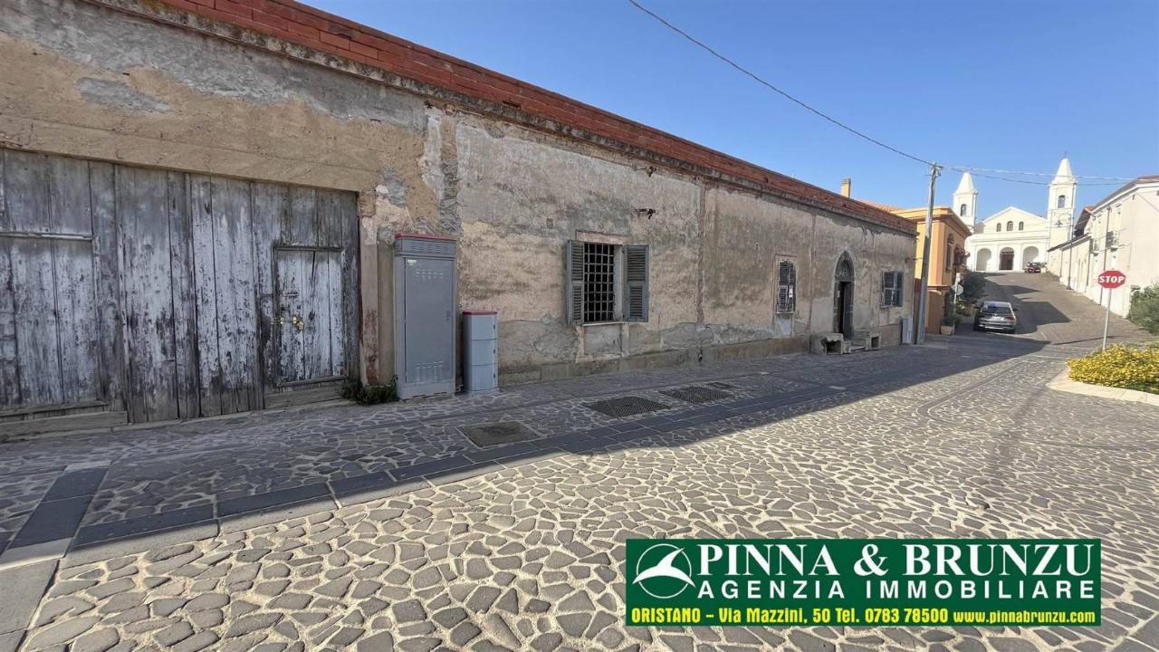 9-Zimmer Villa in Solarussa, Italy, Nr. 24930