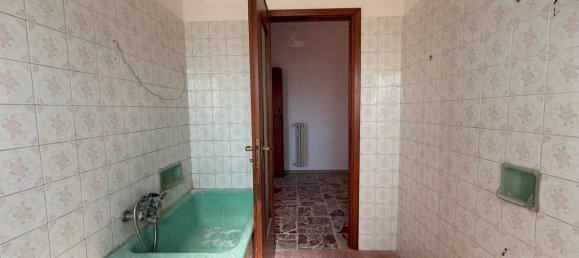 Apartamento de 2 dormitorios en Carrù, Italy No. 371793 16