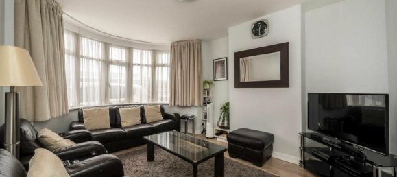 4 bedrooms House in Surbiton, United Kingdom No. 10242 8