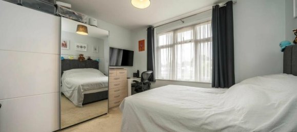 4 bedrooms House in Surbiton, United Kingdom No. 10242 12