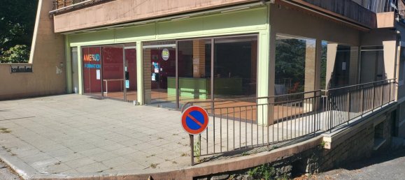 305m² Commercial property in Joyeuse, France No. 333165 2