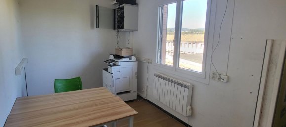 305m² Commercial property in Joyeuse, France No. 333165 5