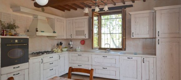 4 rooms House in Chiusi, Italy No. 52733 3