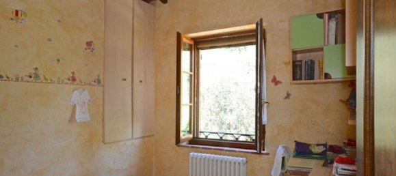 4 rooms House in Chiusi, Italy No. 52733 9