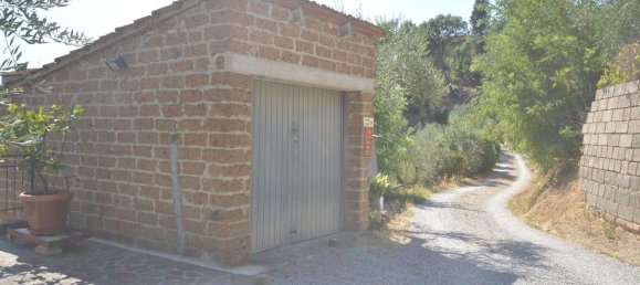 4 rooms House in Chiusi, Italy No. 52733 7