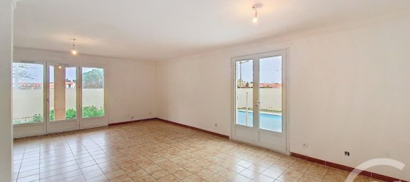 4 bedrooms Villa in Saint-Esteve, France No. 200564 7