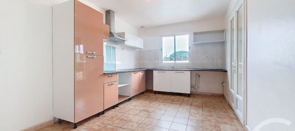 4 bedrooms Villa in Saint-Esteve, France No. 200564 8