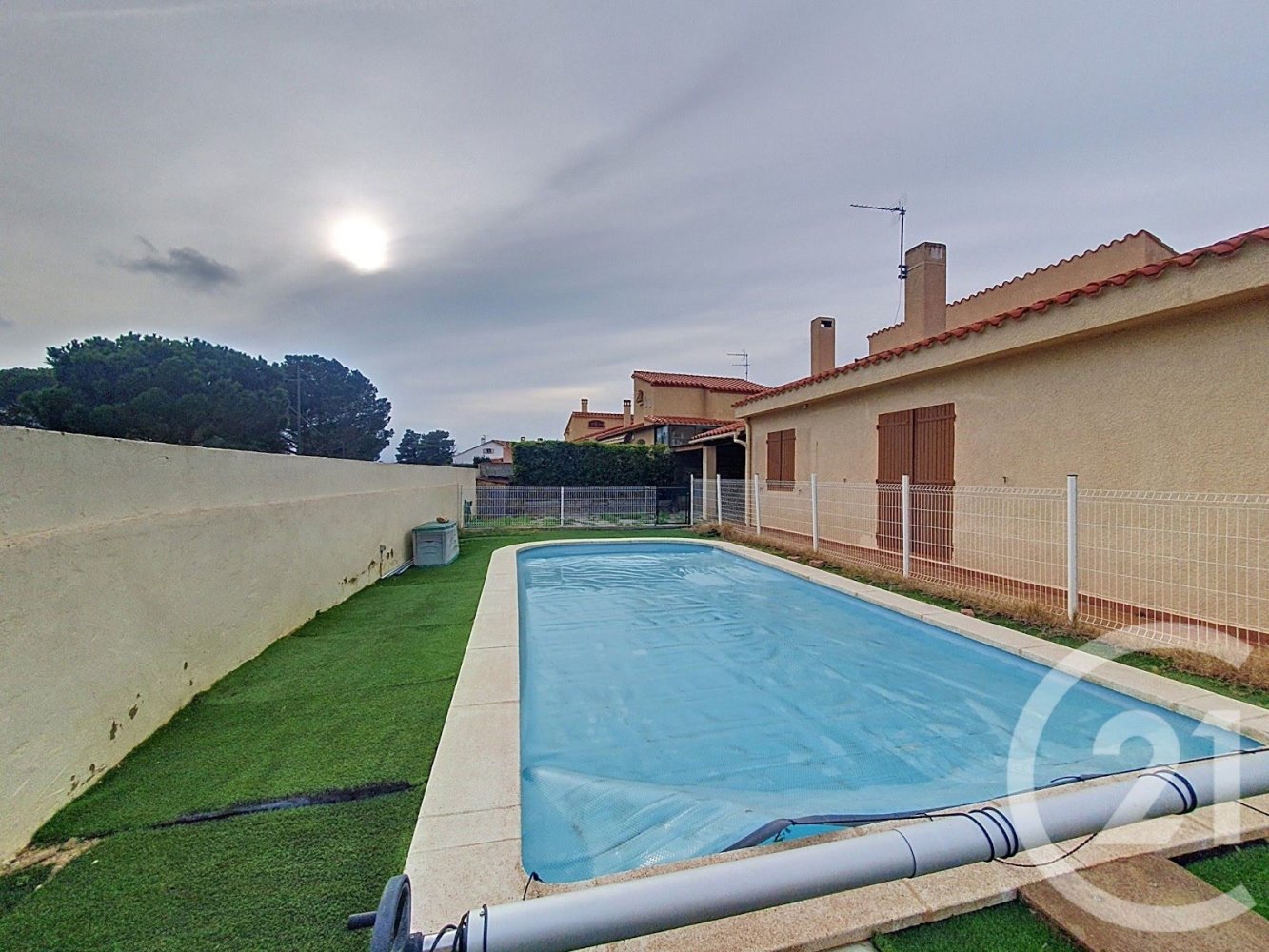 4 bedrooms Villa in Saint-Esteve, France No. 200564