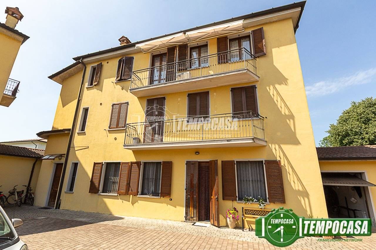 2 bedrooms Apartment in Castelleone, Italy No. 311301