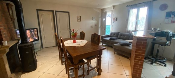 Edificio en Fleury-les-Aubrais, France 180 m² No. 94397 2