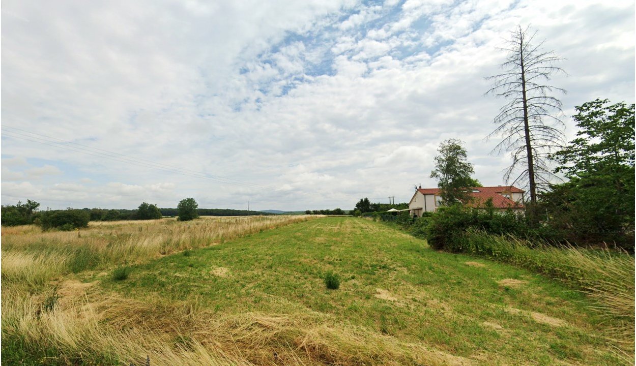  Land in Vigy, France No. 255978