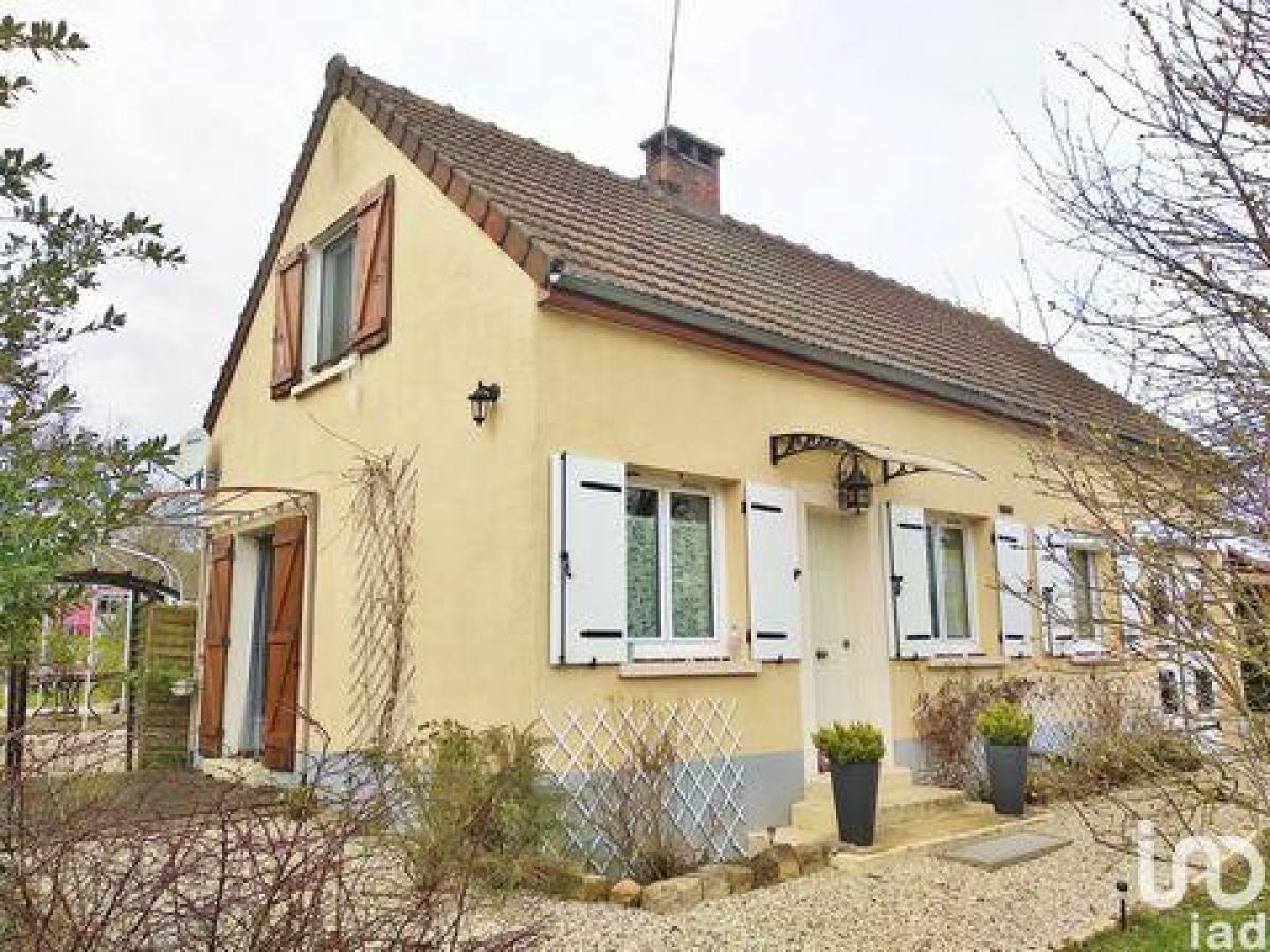 3 bedrooms House in Sens, France No. 4067