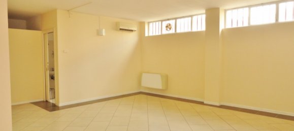 110m² Commercial property in Vicenza, Italy No. 92154 3