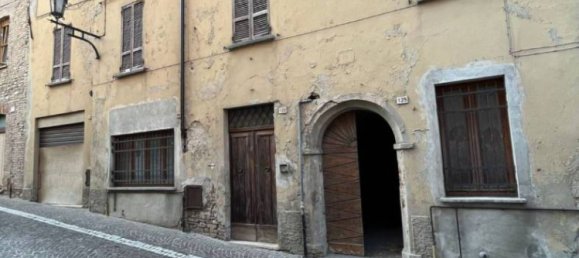 800m² Building in Castell'Arquato, Italy No. 161090 2