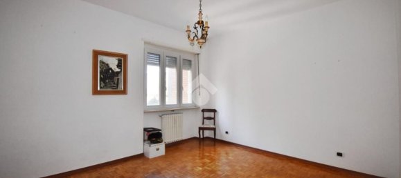 4-salle Appartement à Ivrea, Italy No. 300370 17