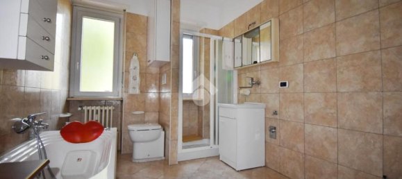 4-salle Appartement à Ivrea, Italy No. 300370 15